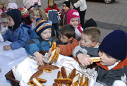 Kinder-Malaktion für den Seetorplatz in Radolfzell